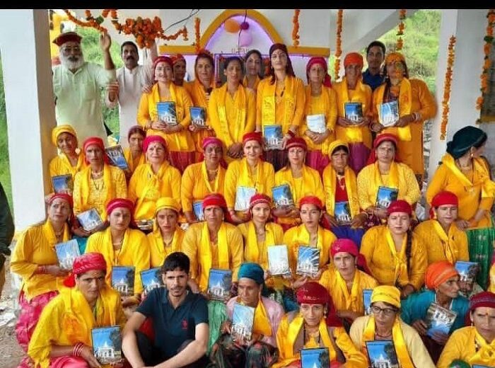 मन्दिर समिति के अध्यक्ष अरविंद रावत के तत्वाधान में जौनपुर के ग्राम काण्डी तल्ली में ग्राम की विवाहित धियानियों ने ऋषिकेश देवता का जागरण ओर भंडारे का आयोजन किया