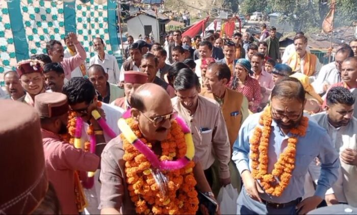 वन मंत्री सुबोध उनियाल बोले नागटिब्बा के पत्थर खोल में वन विश्राम गृह का निर्माण किया जाएगा।