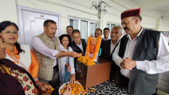 मसूरी में भाजपा कार्यकर्ताओं ने डॉ. श्यामा प्रसाद मुखर्जी को श्रद्धांजलि दी