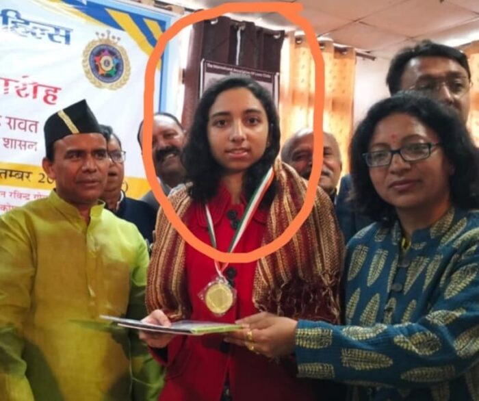 नीट परीक्षा में जौनपुर टिहरी गढ़वाल के ग्राम भुटगांव की बेटी अनुष्का प्रिया ने ऑल इंडिया में 943 वीं रैंक हासिल कर अपने माता - पिता का मान बढ़ाया