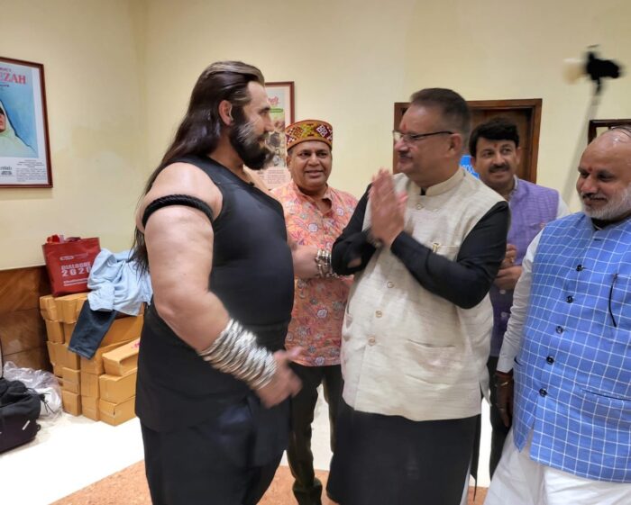 नई दिल्ली में श्री धार्मिक लीला समिति द्वारा आयोजित श्रीरामलीला कार्यक्रम में उत्तराखंड के काबीना मंत्री गणेश जोशी