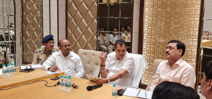 क्षेत्रीय विधायक व कैबिनेट मंत्री डॉ प्रेमचंद अग्रवाल ने जी-20 कार्यक्रम की तैयारियों को लेकर संबंधित विभागों के अधिकारियों के साथ समीक्षा बैठक की।