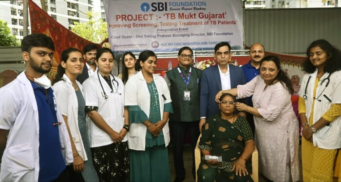 सूरत में आरके एचआईवी एड्स रिसर्च एंड केयर सेंटर द्वारा आयोजित टीबी मुक्त आरोग्य शिविर में हजारों लोगों ने उठाया लाभ