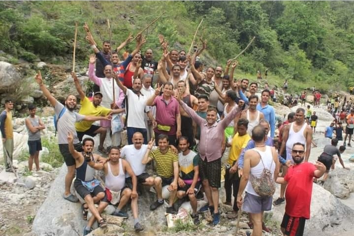 जौनपुर का ऐतिहासिक मौण मेला लोगों ने बहुत धूमधाम से मनाया