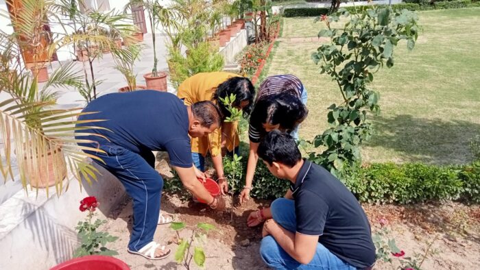 जनगणना मंत्री डॉ प्रेमचंद अग्रवाल ने आज प्रदेशवासियों से पर्यावरण को संरक्षित रखने और उत्तराखंड को हरा-भरा बनाये रखने की अपील की