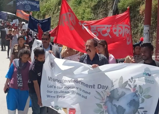 मसूरी : विश्व पर्यावरण दिवस के अवसर पर नगर पालिका के तत्वावधान में जन जागरूकता रैली का आयोजन किया गया