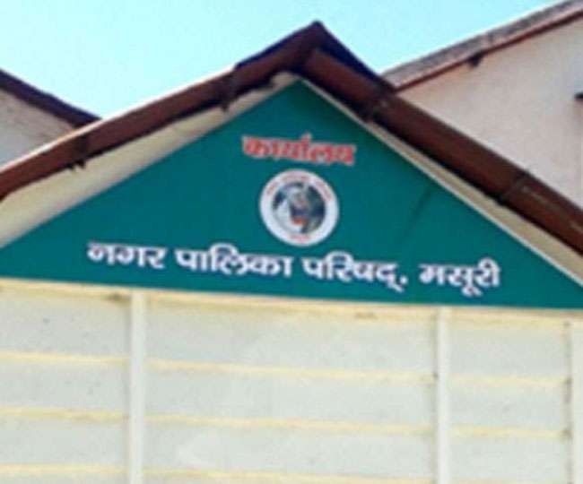 उप जिला अधिकारी ने किया नगर पालिका का औचक निरीक्षण ,कर्मचारियों को लगाई फटकार