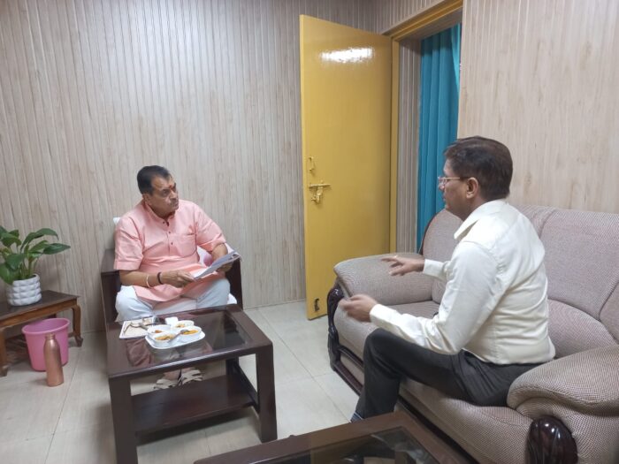 आवास मंत्री डॉ प्रेमचंद अग्रवाल ने प्रधानमंत्री आवास योजना के तहत 16 प्रोजेक्टों को लेकर विभागीय अधिकारी के साथ समीक्षा की