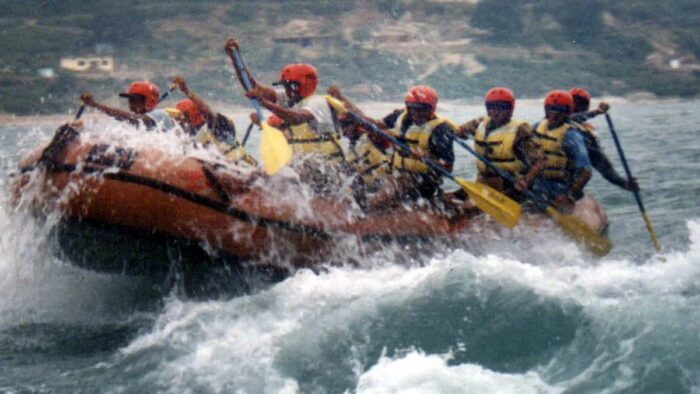 योगनगरी ऋषिकेश में पर्यटकों ने उठाया राफ्टिंग का लुत्फ , कारोबारियों को मिला कमाई का अवसर ।