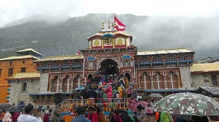 बद्रीनाथ धाम : चांदी की परत बदरीनाथ मंदिर की छत पर चढ़ाई जाएगी, दिल्ली के एक दानदाता ने प्रस्ताव दिया है.