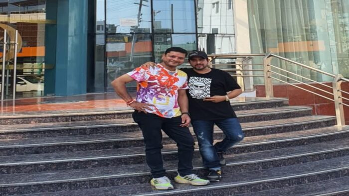 ऋषिकेश पहुंचे बॉलीवुड संगीतकार हैरी आनंद , उनकी एक झलक पाने को बेताब दिखे फैन्स