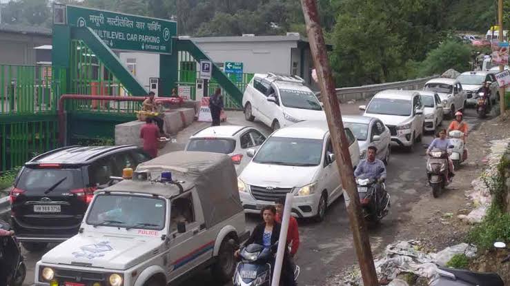मसूरी : पर्यटकों की भीड़ बढ़ते ही ट्रैफिक पुलिस ने कस ली कमर, ये है ट्रैफिक प्लान