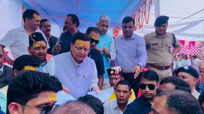 राजकीय शिक्षक संघ उत्तरकाशी ने मुख्यमंत्री जन संवाद कार्यक्रम में शिक्षकों के हितों को लेकर ज्ञापन सौंपा