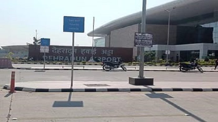 देहरादून: जौलीग्रांट हवाई अड्डे पर चार एयरोब्रिज बनने से यात्री विमान से सीधे टर्मिनल तक का सफर कर सकेंगे
