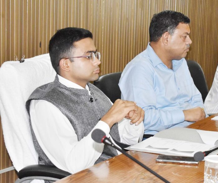 जिलाधिकारी ने जिला स्तरीय ईको पर्यटन विकास समिति की बैठक ली।