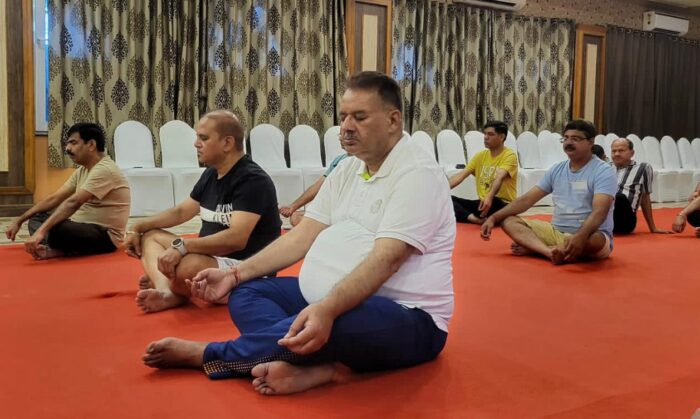 9वें अंतर्राष्ट्रीय योग दिवस पर गोवा में आयोजित कार्यक्रम में कैबिनेट मंत्री गणेश जोशी ने प्रतिभाग कर किया योगा।