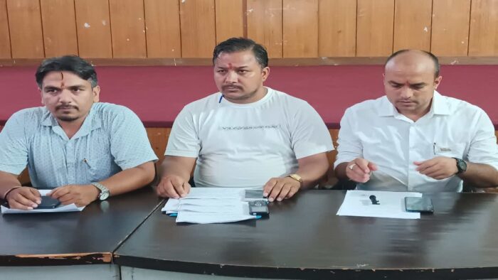 महापंचायत की इजाजत न मिलने से नाराज सुरेंद्र सिंह नेगी, कहा- प्रेमचंद अग्रवाल ने फिर किया अपने पद का दुरुपयोग