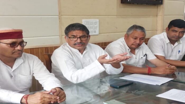 केदारनाथ मंदिर में गर्भगृह का निरीक्षण करने के बाद पूर्व विधायक मनोज रावत ने लगाया ये आरोप