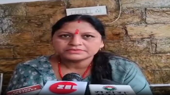 बाबा साहेब अंबेडकर की मूर्ति पर विवाद, ब्लॉक प्रमुख ने प्रशासन पर लगाया ये आरोप