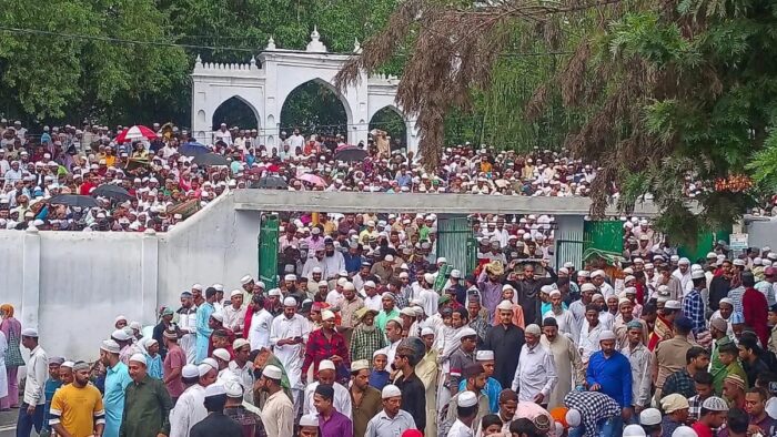 ईद-उल-अजहा 2023: ईद-उल-अजहा आज धूम धाम से मनाया जा रहा है , कड़ी पुलिस सुरक्षा के बीच अदा की गई नमाज