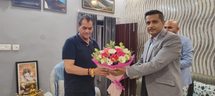 वित्त मंत्री डा. प्रेमचंद अग्रवाल से कोटक महेंद्रा बैंक के उच्चाधिकारियों ने मुलाकात की