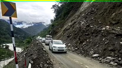 चारधाम यात्रा: रात 8 बजे से सुबह 5 बजे तक यात्रा मार्ग पर बंद रहेगा यातायात, बारिश के कारण लिया गया फैसला