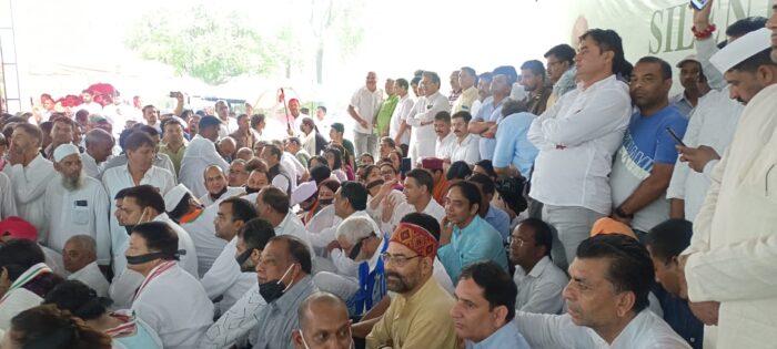 कांग्रेस का मौन सत्याग्रह: कांग्रेस ने उत्तराखंड में खोला मोर्चा, राहुल गांधी के समर्थन में जनसैलाब उमड़ा