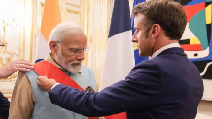 पीएम मोदी को फ्रांस के सर्वोच्च नागरिक पुरस्कार 'ग्रैंड क्रॉस ऑफ द लीजन ऑफ ऑनर' से सम्मानित किया गया