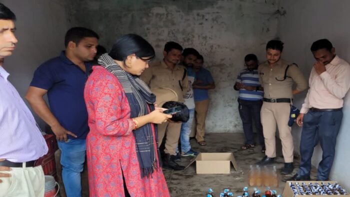 हल्द्वानी सिटी मजिस्ट्रेट ने बड़ी मात्रा में अवैध शराब जब्त की, गोदाम सील किया