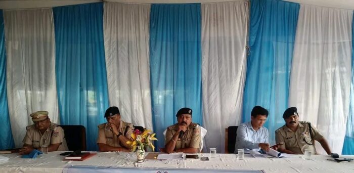 कांवड़ मेले के लिए टिहरी पुलिस तैयार एसएसपी टिहरी ने ड्यूटी में लगे अधिकारियों व कर्मचारियों को किया ब्रीफ ड्रोन कैमरे से रखी जायेगी चप्पे चप्पे पर नजर 25 SPO भी करेंगे पुलिस की सहायता