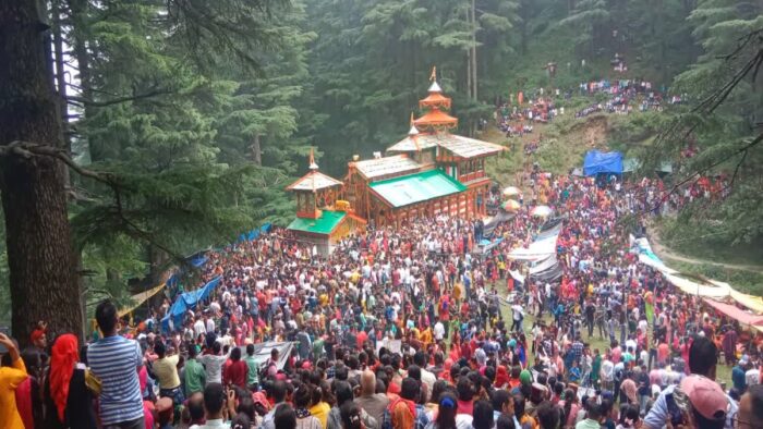 उत्तरकाशी के देवराना डांडा की जातर में श्रद्धालुओं का सैलाब उमड़ पड़ा, भक्तों ने किए रुद्रेश्वर देवता के दर्शन