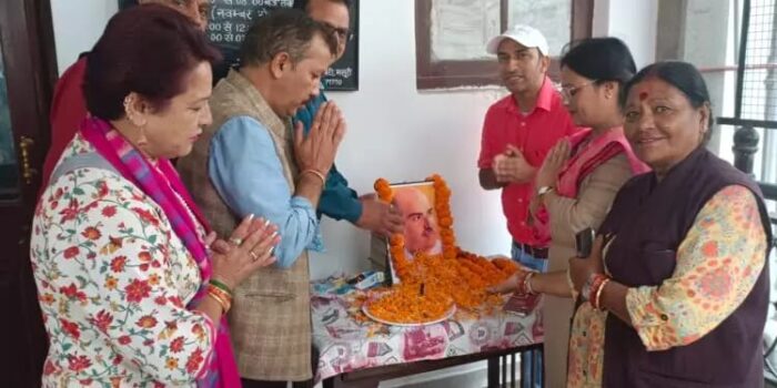 मसूरी में भाजपा कार्यकर्ताओं ने भारतीय जनसंघ के संस्थापक डाॅ. श्यामा प्रसाद मुखर्जी का जन्मदिन बड़ी धूमधाम से मनाया