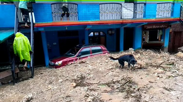 उत्तराखंड : पौडी और उत्तरकाशी में बादल फटने से भारी तबाही ,कई वाहन मलबे में दबे , अगले चार दिनों तक पूरे राज्य में भारी बारिश की चेतावनी