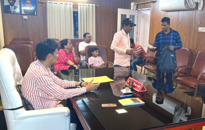 नवीन राम पुत्र नारायण राम को कमिश्नर दीपक रावत ने उनकी रकम वापस दिलवाई ।