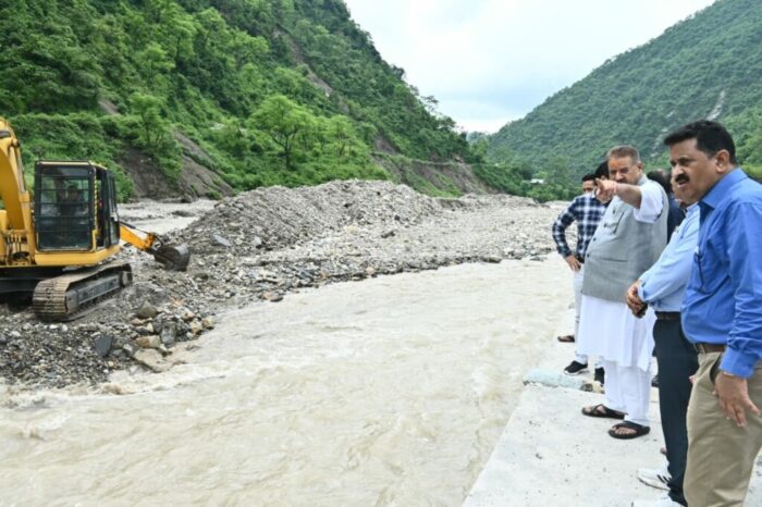सरखेत का दौरा कैबिनेट मंत्री गणेश जोशी ने किया , अधिकारियों को दिये आवश्यक दिशा निर्देश