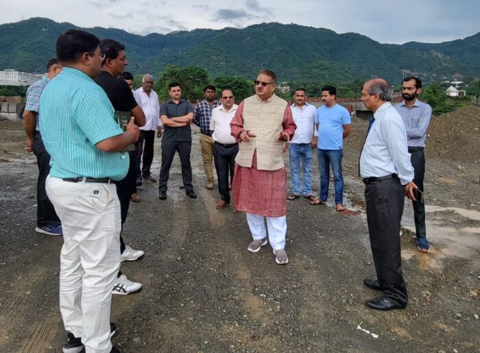 सैन्यधाम का निरीक्षण करते सैनिक कल्याण मंत्री गणेश जोशी