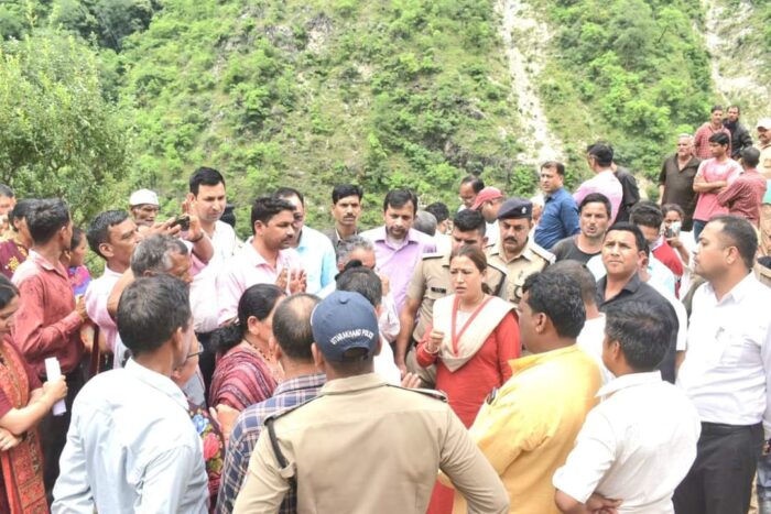 नैनीताल जिले की प्रभारी मंत्री रेखा आर्या बोली सरकार आपदा पीड़ितों के साथ खड़ी है