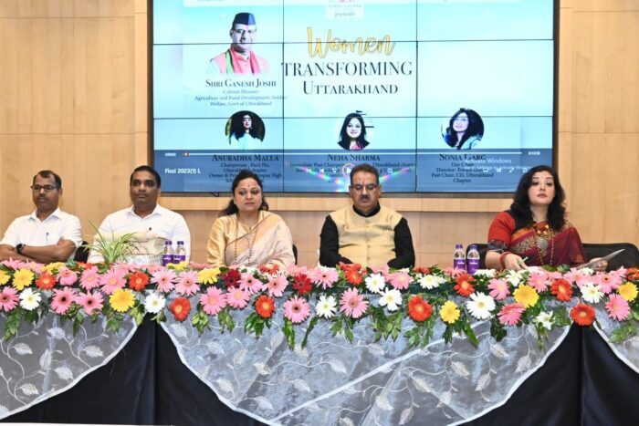त्रिकोण सोसायटी द्वारा आयोजित " वूमेन ट्रांसफॉर्मिंग उत्तराखंड" कार्यक्रम को संबोधित करते कैबिनेट मंत्री गणेश जोशी।