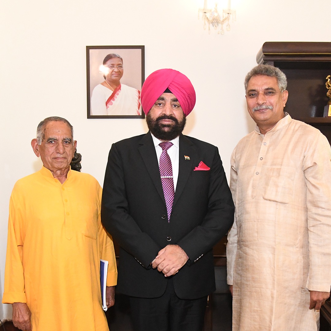Chairman of Jyoti Gramodyog Sansthan meets Governor