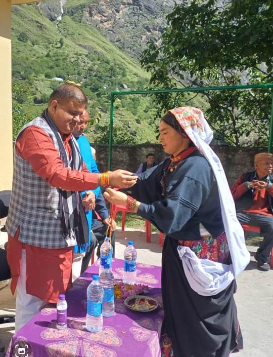 BJP state president ties Rakhi to tribal sisters, assures empowerment of mother power