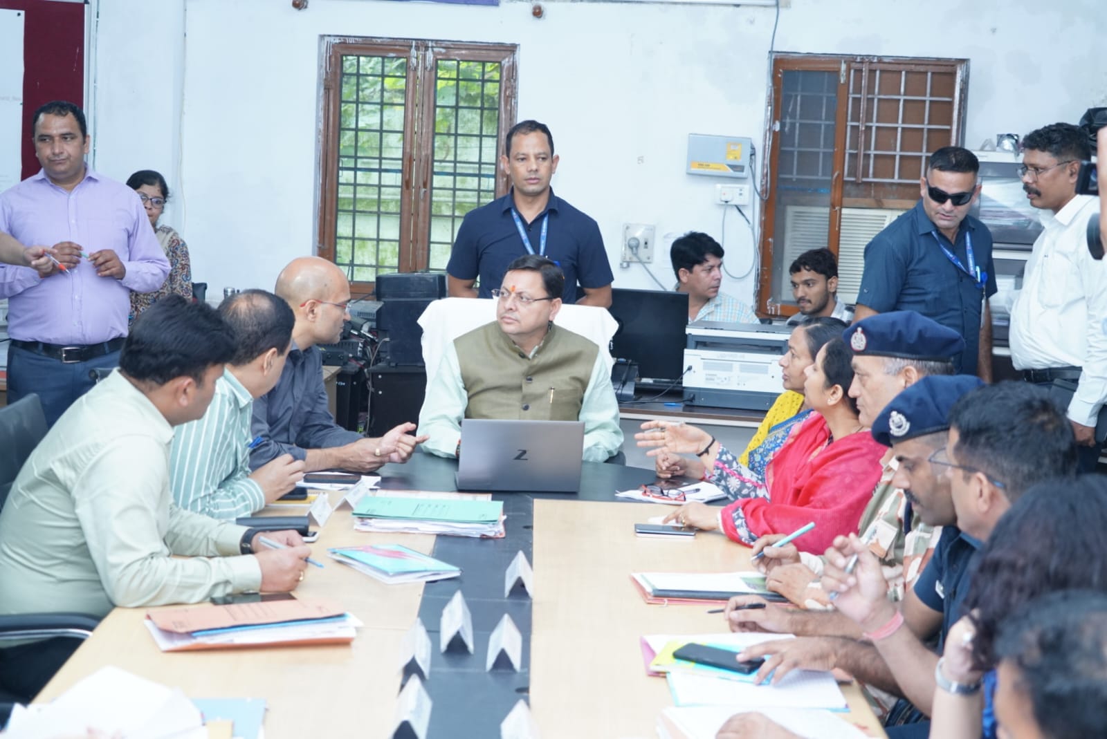 Chief Minister Shri Pushkar Singh Dhami inquired from the State Emergency Operation Center located at the Secretariat about the heavy rains occurring in different areas of the state.