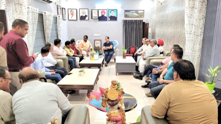 दून उद्योग व्यापार मंडल के एक प्रतिनिधिमंडल ने वित्त मंत्री प्रेमचंद अग्रवाल से मुलाकात कर इन मुद्दों पर चर्चा की।