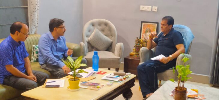 शहरी विकास मंत्री डॉ प्रेमचंद अग्रवाल ने विभागीय अधिकारियों के साथ मेरी माटी मेरा देश अभियान के तहत किये जाने वाले कार्यक्रमों की समीक्षा बैठक की।