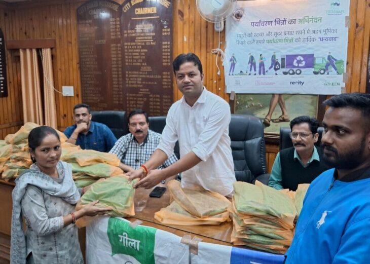 कीन संस्था के 150 से अधिक पर्यावरण मित्रों को पालिकाध्यक्ष ने ड्रेस वितरित कीं