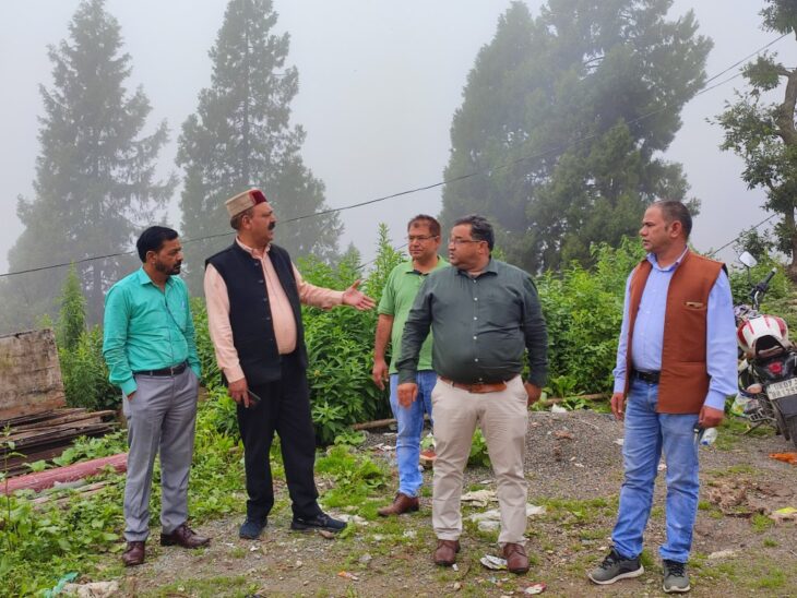 मसूरी में मंडी परिषद की टीम ने बाजार निर्माण से संबंधित तीन स्थलों का सर्वेक्षण किया