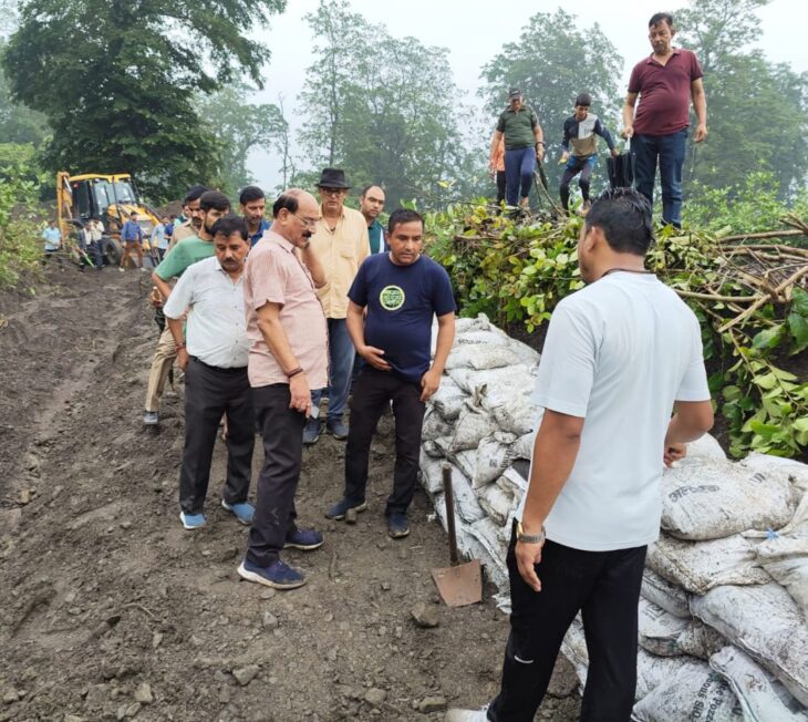 ऋषिकेश : कैबिनेट मंत्री सुबोध उनियाल ने नगर पालिका परिषद मुनिकीरेती-ढालवाला क्षेत्र के अंतर्गत आपदा प्रभावित क्षेत्रों का पैदल निरीक्षण किया