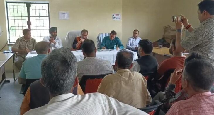 विकासनगर: जाखन गांव में हुई आपदा पर चर्चा के लिए विधायक ने तहसील बैठक में हिस्सा लिया