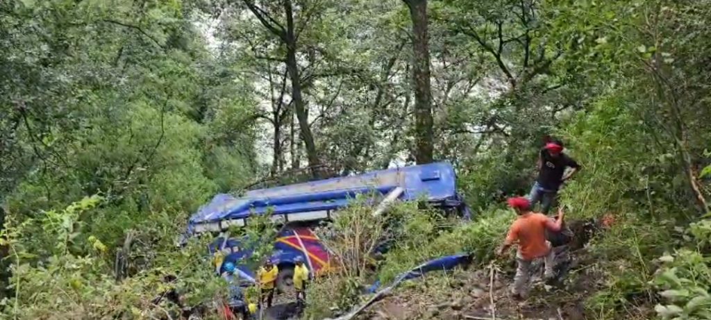 Bus falls into gorge in Uttarkashi, CM directs relief and rescue work