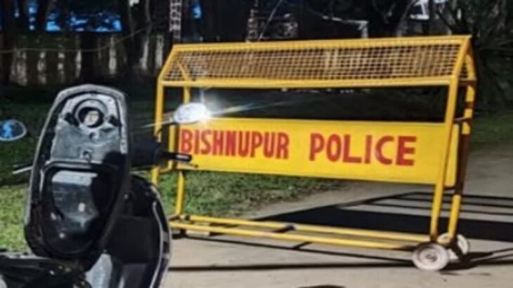मणिपुर अशांति: मणिपुर के बिष्णुपुर में तीन लोगों की हत्या के बाद और अधिक हिंसा, आगजनी और गोलीबारी हुई।