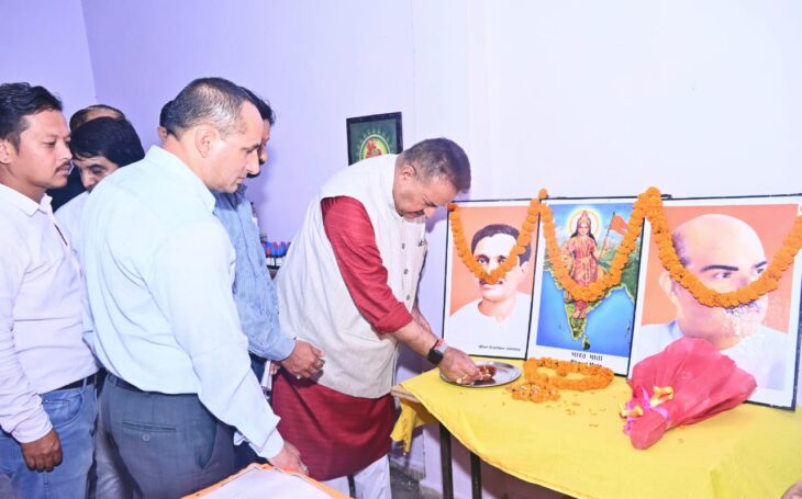 श्री देव सुमन नगर मंडल की बूथ समिति की बैठक में प्रतिभाग करते मंत्री गणेश जोशी।